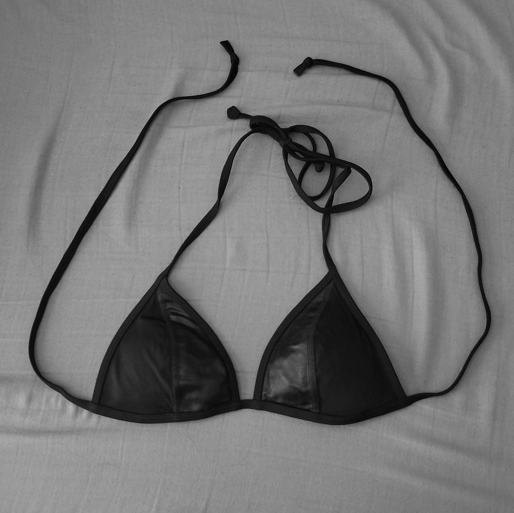 VS PINK black bikini top